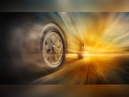 320 km/h की रिकॉर्ड रफ्तार से चला रहा था कार, ₹91 हजार फाइन के साथ यह सजा मिली 320 km/h की रिकॉर्ड रफ्तार से चला रहा था कार, ₹91 हजार फाइन के साथ यह सजा मिली