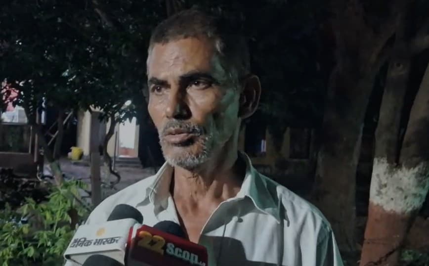 दारोगा अनुज कश्यप के पिता. दारोगा अनुज कश्यप के पिता.