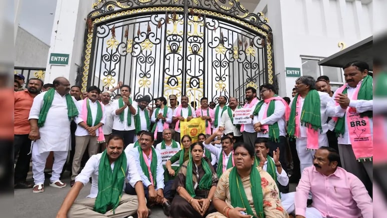 BRS Leader KT Rama Rao Detained For Protest Rally Over Urea Crisis BRS Leader KT Rama Rao Detained For Protest Rally Over Urea Crisis