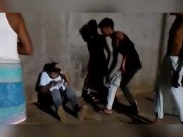 युवक को पीटने का आरोपियों ने बनाया वीडियो, वायरल होने से आहत हुआ तो पीड़ित ने उठाया खौफनाक कदम युवक को पीटने का आरोपियों ने बनाया वीडियो, वायरल होने से आहत हुआ तो पीड़ित ने उठाया खौफनाक कदम