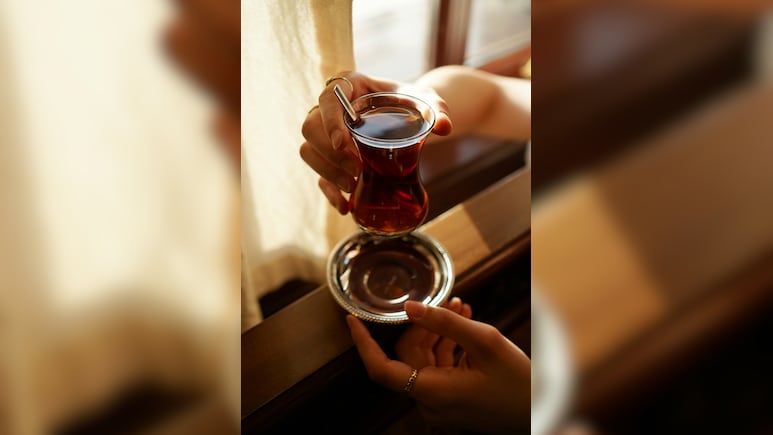 सुबह खाली पेट काली चाय पीने से क्या फायदा होता है? सुबह खाली पेट काली चाय पीने से क्या फायदा होता है?