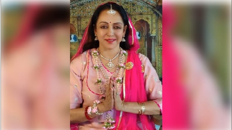मां यशोदा बन कर हेमा मालिनी ने मनाया श्रीकृष्ण जन्मोत्सव, कुछ इस अंदाज में दी शुभकामनाएं, वीडियो वायरल