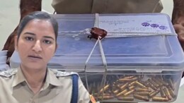घर पर पुलिस रेड... बरामद हुआ 104 राउंड कारतूस, बंदूक-पिस्टल के साथ अफीम और शराब भी बरामद