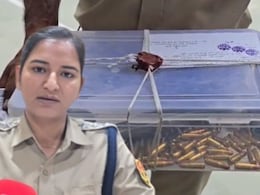 घर पर पुलिस रेड... बरामद हुआ 104 राउंड कारतूस, बंदूक-पिस्टल के साथ अफीम और शराब भी बरामद घर पर पुलिस रेड... बरामद हुआ 104 राउंड कारतूस, बंदूक-पिस्टल के साथ अफीम और शराब भी बरामद