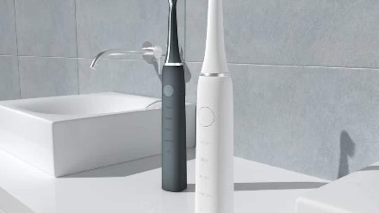 Manual vs. Electric Toothbrush: Which Brush Is Better For Your Teeth