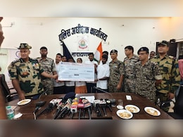 Naxal News: 30 लाख के इनामी 8 नक्सलियों ने किया सरेंडर, माओवादी संगठन पर लगाए ये गंभीर आरोप Naxal News: 30 लाख के इनामी 8 नक्सलियों ने किया सरेंडर, माओवादी संगठन पर लगाए ये गंभीर आरोप