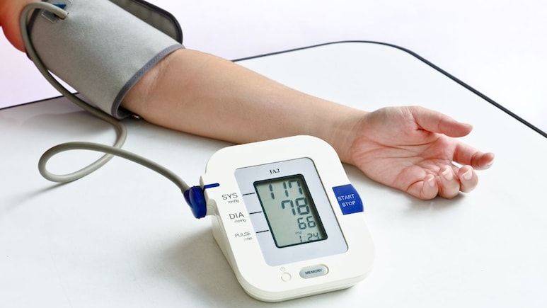 High Blood Pressure को करना है कंट्रोल तो इन चीजों का करें सेवन