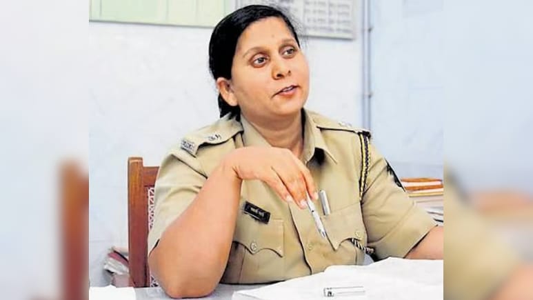 'भागो, स्वाति साठे आ गई!...' संजय दत्त, अतीक अहमद और अजमल कसाब को कैद रखने वाली सख्त जेलर हुईं रिटायर 'भागो, स्वाति साठे आ गई!...' संजय दत्त, अतीक अहमद और अजमल कसाब को कैद रखने वाली सख्त जेलर हुईं रिटायर