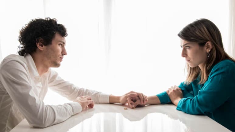 Cheating ही नहीं इन 8 वजह से भी रिश्ते में टूट जाता है विश्वास, Relationship Expert ने बताया क्यों आप पर ट्रस्ट नहीं कर पाता पार्टनर Cheating ही नहीं इन 8 वजह से भी रिश्ते में टूट जाता है विश्वास, Relationship Expert ने बताया क्यों आप पर ट्रस्ट नहीं कर पाता पार्टनर