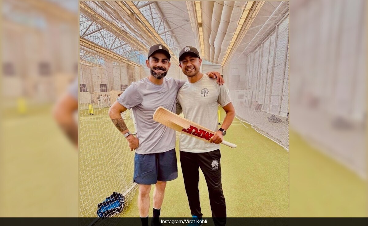 Virat Kohli Takes 'Help' From IPL Coach. Pic Sends Social Media Into Frenzy