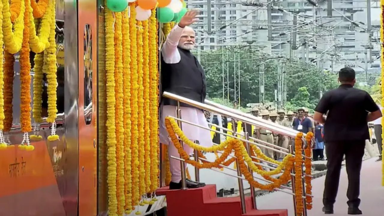 हुबली-धारवाड़ में पीएम मोदी ने दिया स्पेशल इकोनॉमिक जोन का तोहफा, मैन्युफैक्चरिंग को मिलेगा बूस्ट