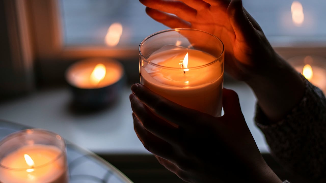 Many people prefer making their own scented candles with customised fragrances