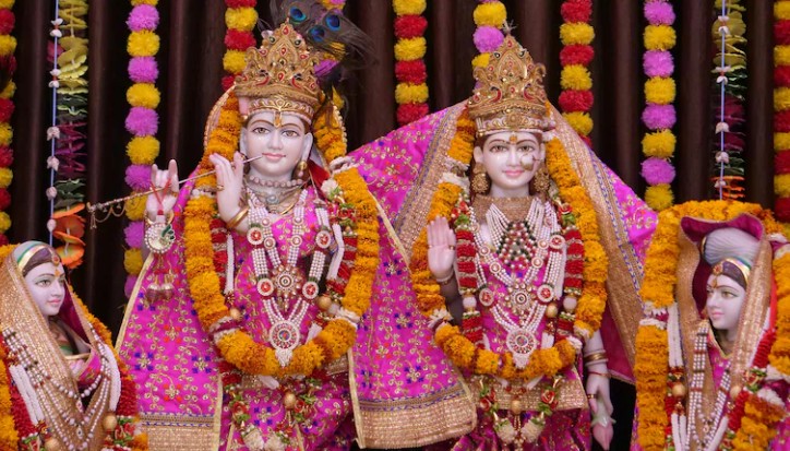 इन 6 जगहों पर धूमधाम से मनाई जाती है जन्माष्टमी, यहां देखें दही-हांडी का उत्सव, बना लें घूमने का प्लान