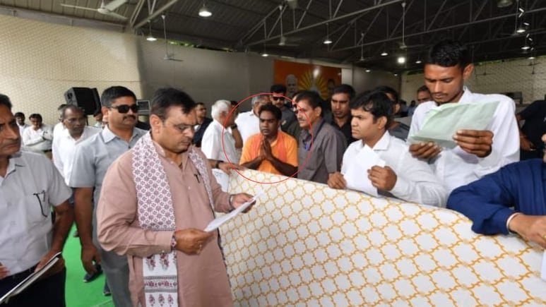 जातिगत भेदभाव का दर्द बयां करती राजस्थान की ये कहानी, वाल्मीकि समाज के व्यक्ति को घर बनाने से रोका जातिगत भेदभाव का दर्द बयां करती राजस्थान की ये कहानी, वाल्मीकि समाज के व्यक्ति को घर बनाने से रोका