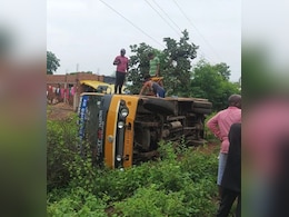 Road Accident: रक्षाबंधन के दिन बड़ी सड़क दुर्घटना, यात्रियों से भरी बस पलटी, 8 से ज्यादा गंभीर रूप से घायल Road Accident: रक्षाबंधन के दिन बड़ी सड़क दुर्घटना, यात्रियों से भरी बस पलटी, 8 से ज्यादा गंभीर रूप से घायल