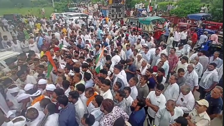 खैरथल-तिजारा में ट्रैक्टर लेकर सड़क पर निकले लोग... आंदोलन की चेतावनी, नाम बदलने पर होगी आर-पार की लड़ाई