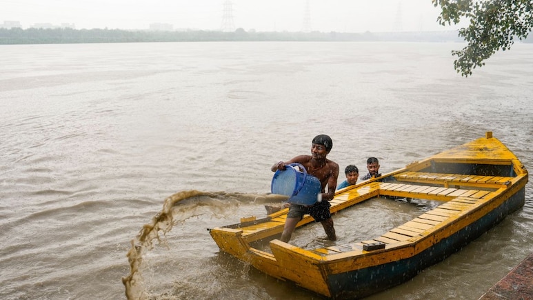 Maharashtra Rain News: कोकण आणि घाटमाथ्यावर पावसाचा जोर वाढणार, हवामान विभागाचा 'यलो अलर्ट' Maharashtra Rain News: कोकण आणि घाटमाथ्यावर पावसाचा जोर वाढणार, हवामान विभागाचा 'यलो अलर्ट'
