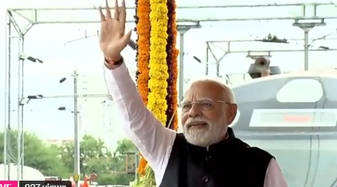 पीएम मोदी ने बेंगलुरु को दी नई मेट्रो लाइन की सौगात, तीन वंदे भारत ट्रेनों को भी दिखाई हरी झंडी