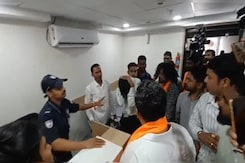 Raj Thackeray's Partymen Storm Nagpur Bank, Assault Employee Raj Thackeray's Partymen Storm Nagpur Bank, Assault Employee