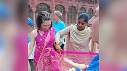 Constable Helps 2 Italian Women Drape Untied Saree During Taj Mahal Visit