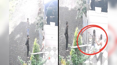 दिनदहाड़े घर में घुसा और चाकू से किए कई वार! दो बदमाशों की चाकूबाजी CCTV कैमरे में हुई कैद