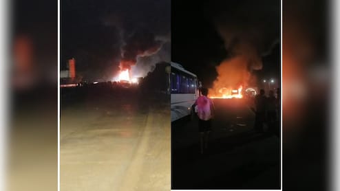 मुंबई-गोवा हाईवे में जलकर राख हुई बस, 30 फीट ऊंची उठी आग की लपटे, देखें VIDEO