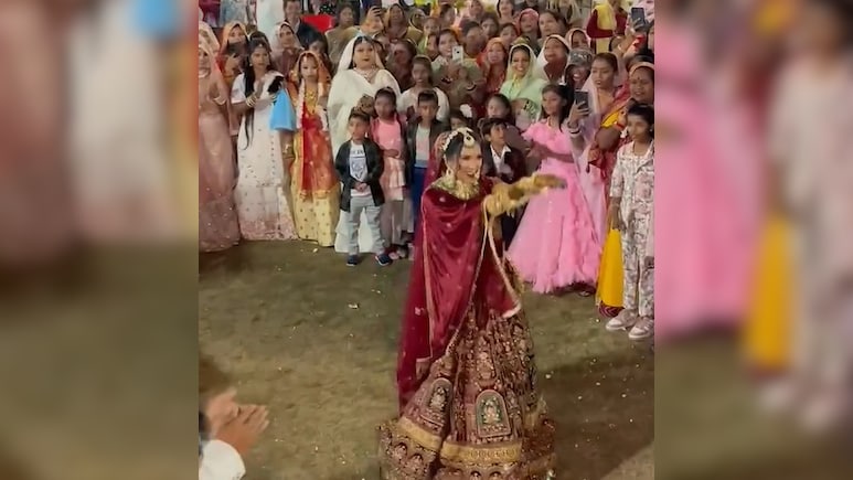 माधुरी के गाने पर अपनी शादी में जमकर थिरकी दुल्हन, डांस से जमाया ऐसा रंग लोग भूले शादी, खड़ा रह गया दुल्हा लड़की ले गई लाइमलाइट माधुरी के गाने पर अपनी शादी में जमकर थिरकी दुल्हन, डांस से जमाया ऐसा रंग लोग भूले शादी, खड़ा रह गया दुल्हा लड़की ले गई लाइमलाइट