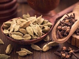 Cardamom And Clove Benefits: रोज वेलची-लवंग एकत्र खाल्ल्यास काय होईल? या 4 लोकांच्या आयुष्यात होईल मोठा बदल Cardamom And Clove Benefits: रोज वेलची-लवंग एकत्र खाल्ल्यास काय होईल? या 4 लोकांच्या आयुष्यात होईल मोठा बदल