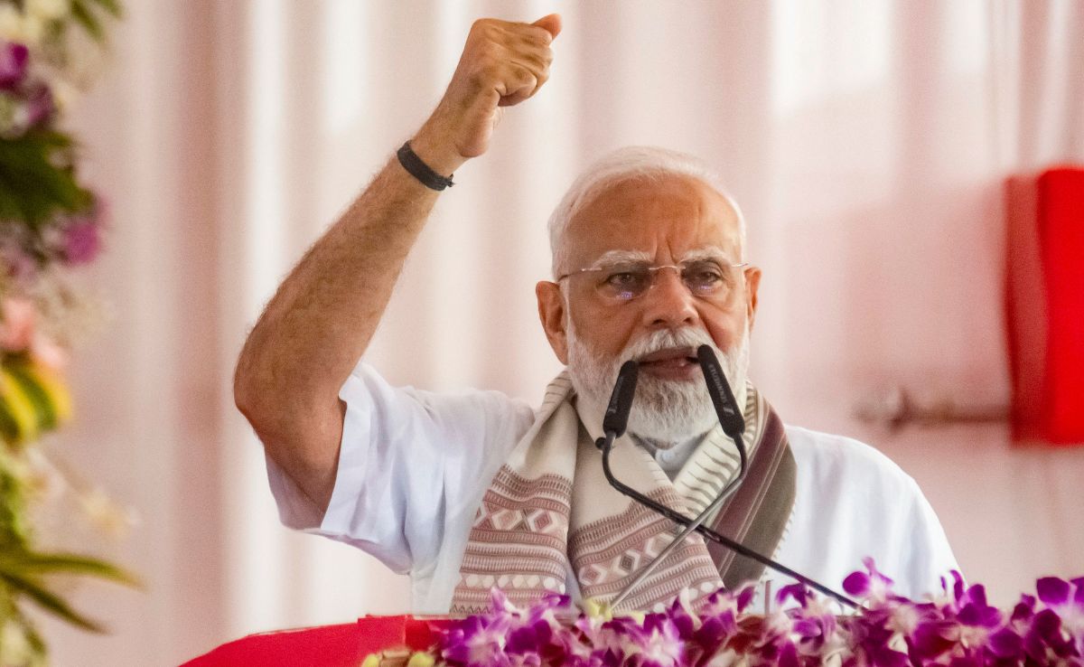 पीएम मोदी ने बताया कितने घंटे हिरासत में रहने के बाद सस्पेंड हो जाते हैं सरकारी कर्मचारी, जानें क्या है नियम