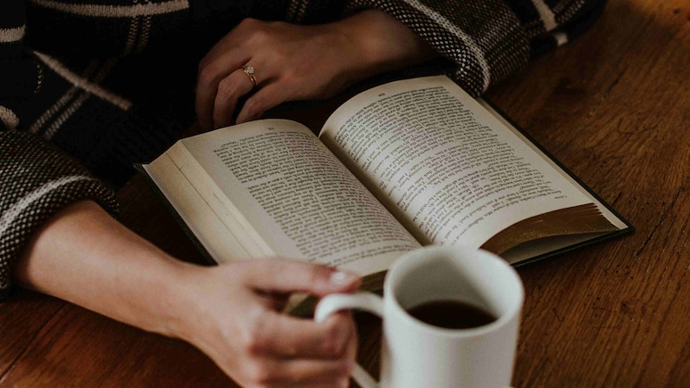 Why Gen Z In India Is Looking At Tinder For A 'Book Boyfriend'