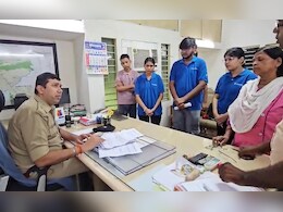 बच्चों के करियर से खेल रहा ग्वालियर का UN कोचिंग सेंटर, स्टूडेंट्स ने SP ऑफिस में संचालक के खिलाफ की शिकायत बच्चों के करियर से खेल रहा ग्वालियर का UN कोचिंग सेंटर, स्टूडेंट्स ने SP ऑफिस में संचालक के खिलाफ की शिकायत