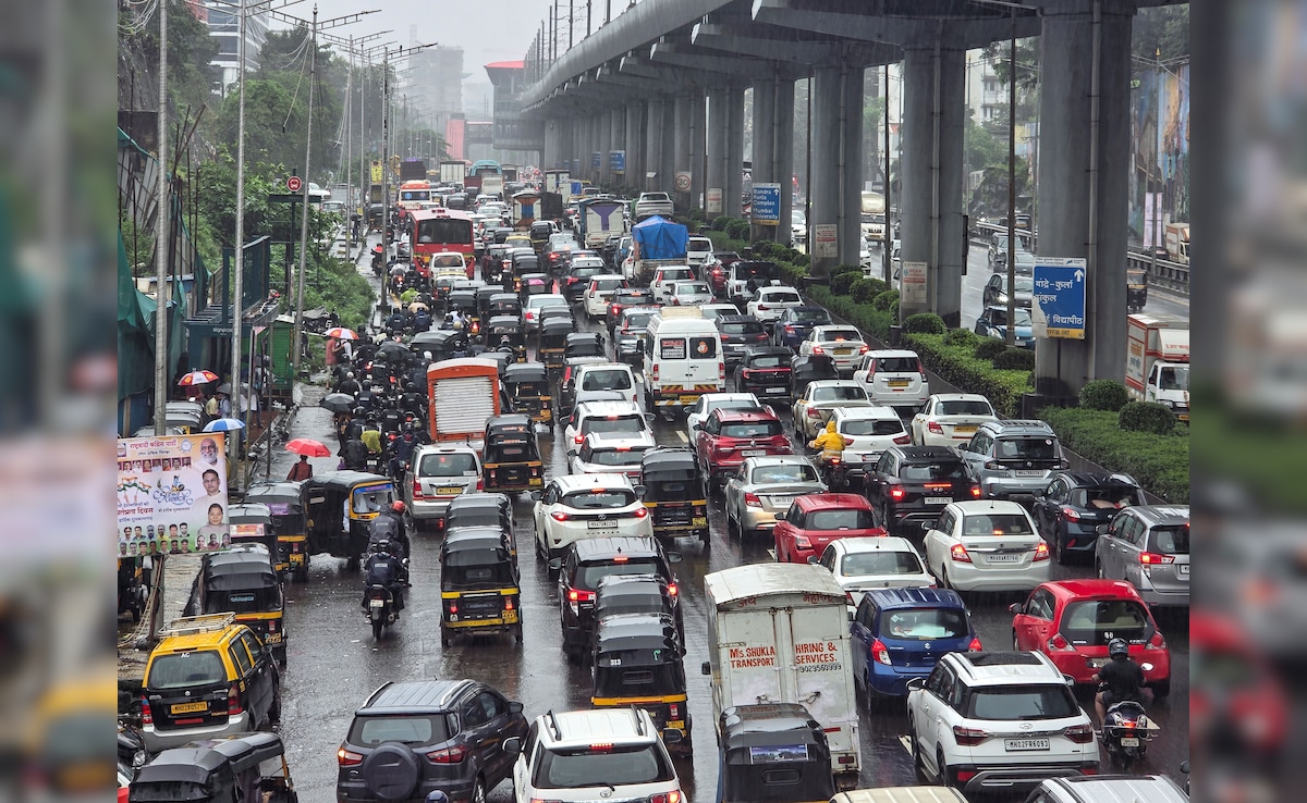Mumbai has been witnessing continuous heavy showers for the past few days. Mumbai has been witnessing continuous heavy showers for the past few days.