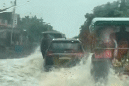 Sawai Madhopur: मंत्री किरोड़ी लाल मीणा के काफिले की गाड़ी जलभराव में फंसी, ट्रैक्टर से खींचकर निकाला बाहर Sawai Madhopur: मंत्री किरोड़ी लाल मीणा के काफिले की गाड़ी जलभराव में फंसी, ट्रैक्टर से खींचकर निकाला बाहर