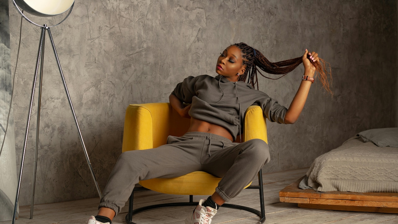 10 Ways To Wear a Sweatshirt Without Overheating During Summer.