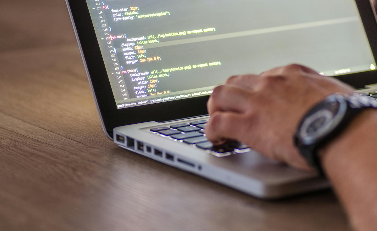 `Получи смирен`: Vibe Coder, хванат с помощта на AI от Boss, се обучава 