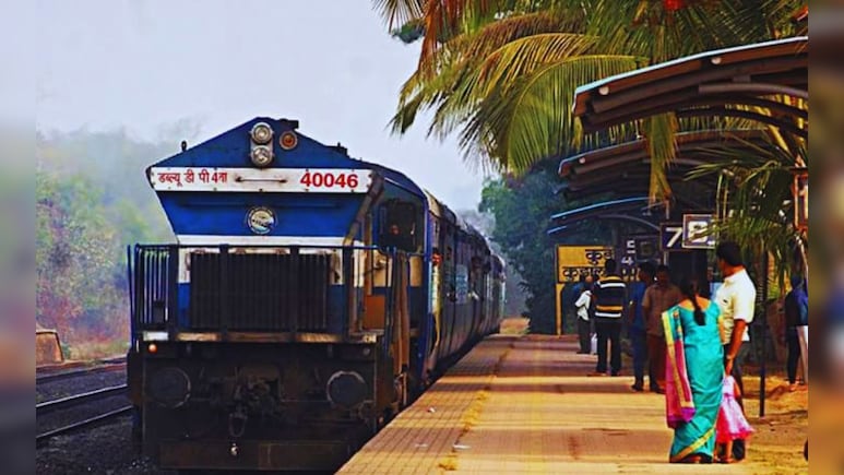 'चाकरमानी' शब्द अपमानजनक, सरकार काढणार परिपत्रक 'चाकरमानी' शब्द अपमानजनक, सरकार काढणार परिपत्रक