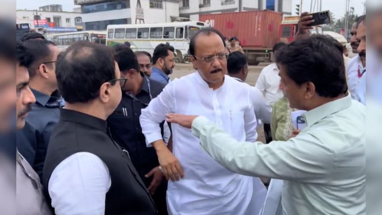 Ajit  Pawar News: 'ओ चौबे, मूर्खासारखं..', अजित पवारांनी पोलीस आयुक्तांना सुनावलं