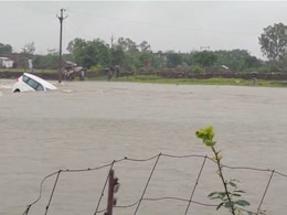 राजस्थान में भारी बारिश का कहर, नदी-नाले उफान पर; चालक सहित बही कार   राजस्थान में भारी बारिश का कहर, नदी-नाले उफान पर; चालक सहित बही कार