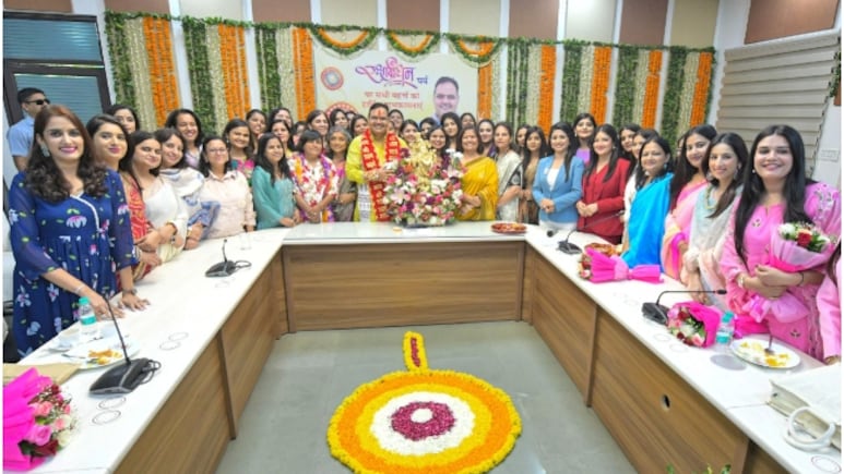Raksha Bandhan 2025: जयपुर में रक्षाबंधन की अनोखी तस्वीर, सीएम को महिला पत्रकारों ने बांधी राखी Raksha Bandhan 2025: जयपुर में रक्षाबंधन की अनोखी तस्वीर, सीएम को महिला पत्रकारों ने बांधी राखी