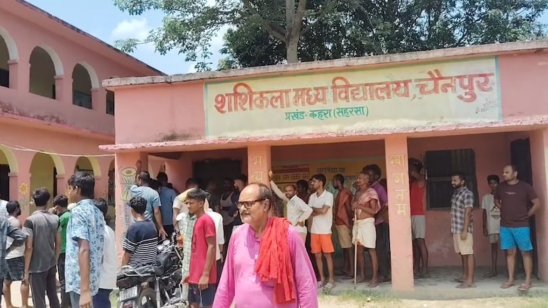 बिहार के सहरसा जिले में स्कूल परिसर में मिला आठवीं कक्षा के छात्र का शव, परिजनों ने किया हंगामा