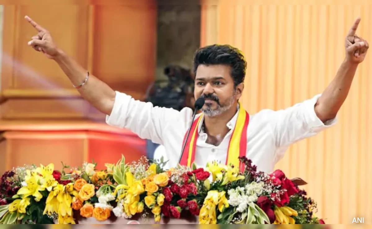 Актьорът-политик Виджай е насочен към DMK, BJP преди конференцията на Мадурай 