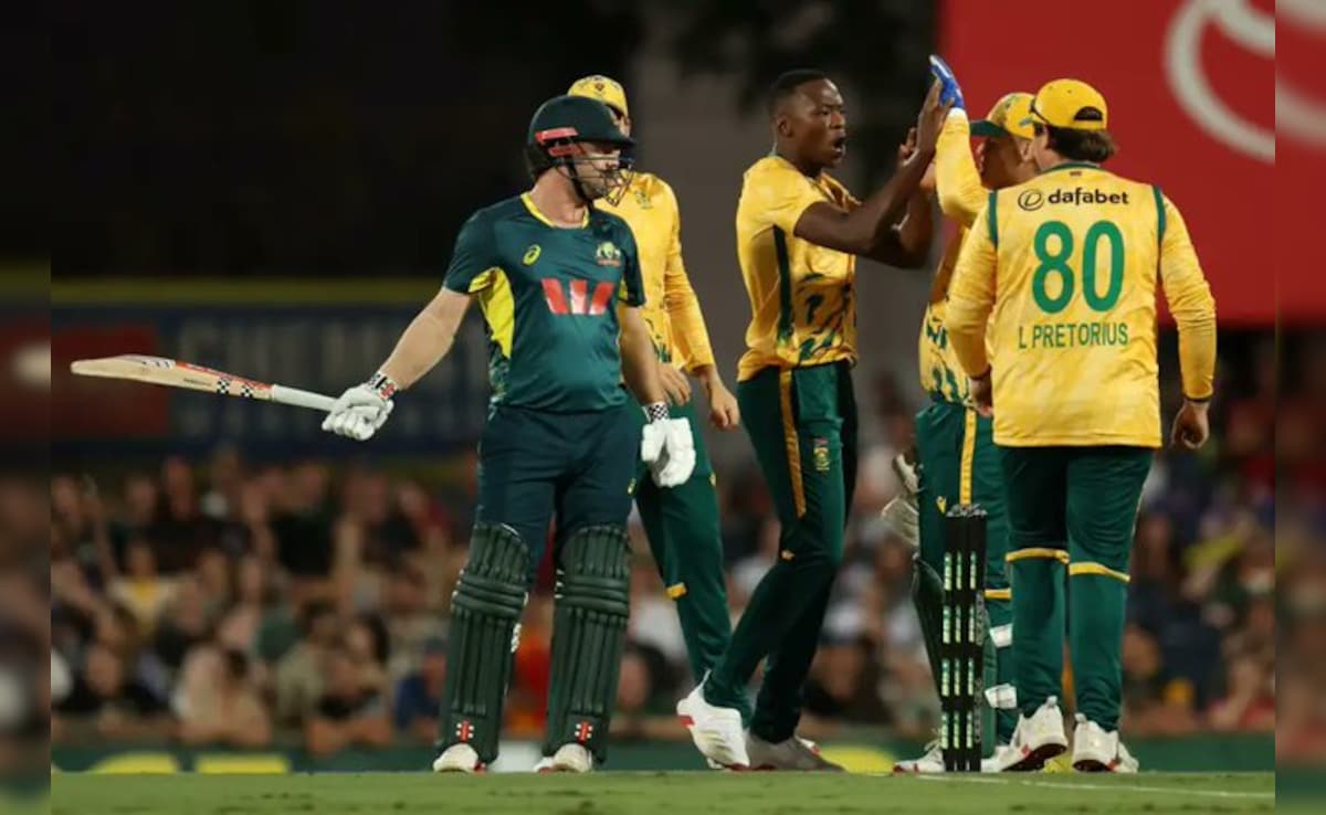1st T20I Live: Glenn Maxwell Flops Again, Australia 6 down In 8 Overs vs SA