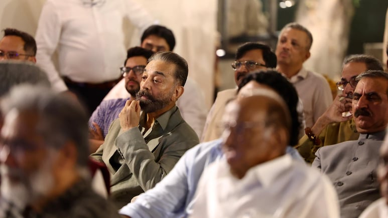 राहुल गांधी के डिनर में उद्धव ठाकरे के पीछे बैठने पर भड़के शिंदे के शिवसैनिक, जानिए क्या किया