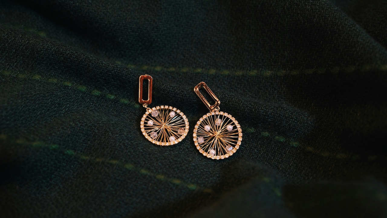 Earrings Getting Tarnished? All Answers Are Here 