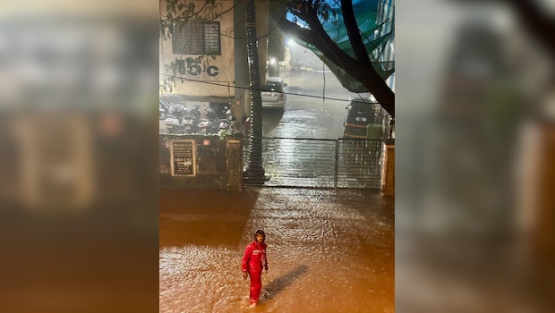'Working At Risk': Internet Applauds Zomato Rider Battling Heavy Mumbai Rains
