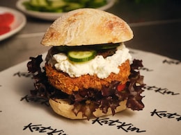 Michelin-Starred Chef Creates Cat Food Burger That Humans Find Surprisingly Delicious Michelin-Starred Chef Creates Cat Food Burger That Humans Find Surprisingly Delicious