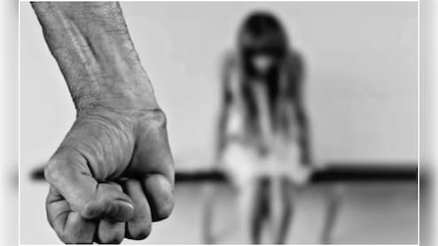 बेंगलुरू: नाबालिग बच्चियों को बहला-फुसलाकर रेप किया, वीडियो बना इंटरनेट पर किया अपलोड, दो गिरफ्तार