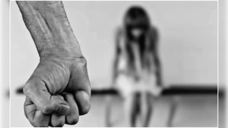 बेंगलुरू: नाबालिग बच्चियों को बहला-फुसलाकर रेप किया, वीडियो बना इंटरनेट पर किया अपलोड, दो गिरफ्तार
