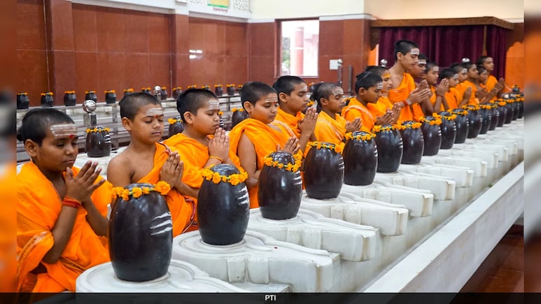 किन चार चाीजों के बगैर अधूरी मानी जाती है सावन सोमवार की पूजा, जानें सिर्फ एक क्लिक में किन चार चाीजों के बगैर अधूरी मानी जाती है सावन सोमवार की पूजा, जानें सिर्फ एक क्लिक में