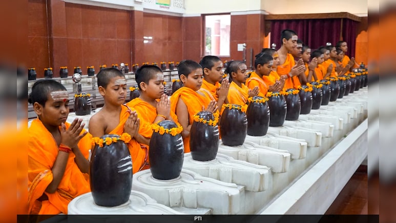 Sawan 2026: सावन में शमीपत्र से संवरेगी किस्मत और बेलपत्र से बरसेगा महादेव का आशीर्वाद, जानें कैसे?